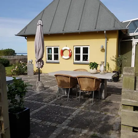Beachhouse Langeland 20 M To Private Tranekær